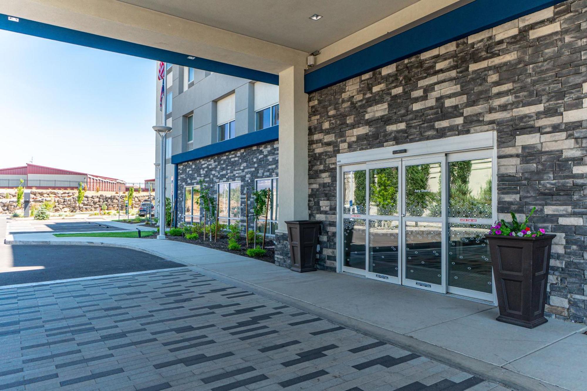 Hampton Inn Redmond Bend Airport Exterior photo