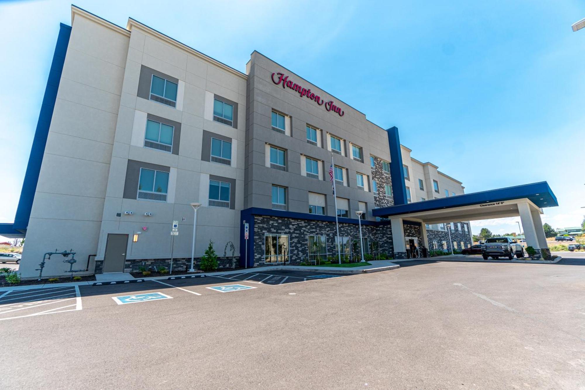 Hampton Inn Redmond Bend Airport Exterior photo